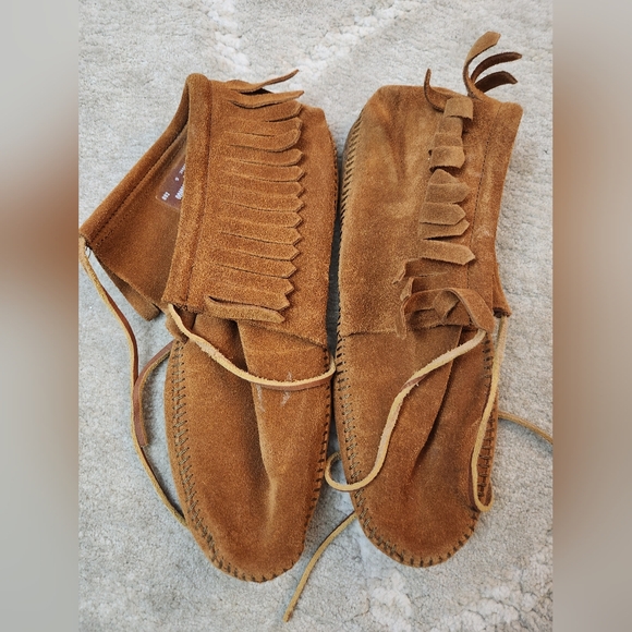 Womens Brown Leather Moccasins Minnetonka Size 9 - Picture 1 of 10